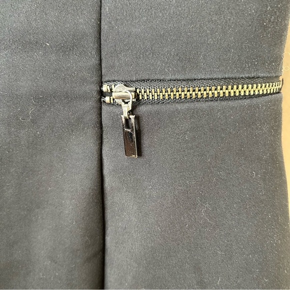 Cue Sleek Twill Knit Peplum Dress V Neck with Zipper Details Black Size 4 - Picture 3 of 12